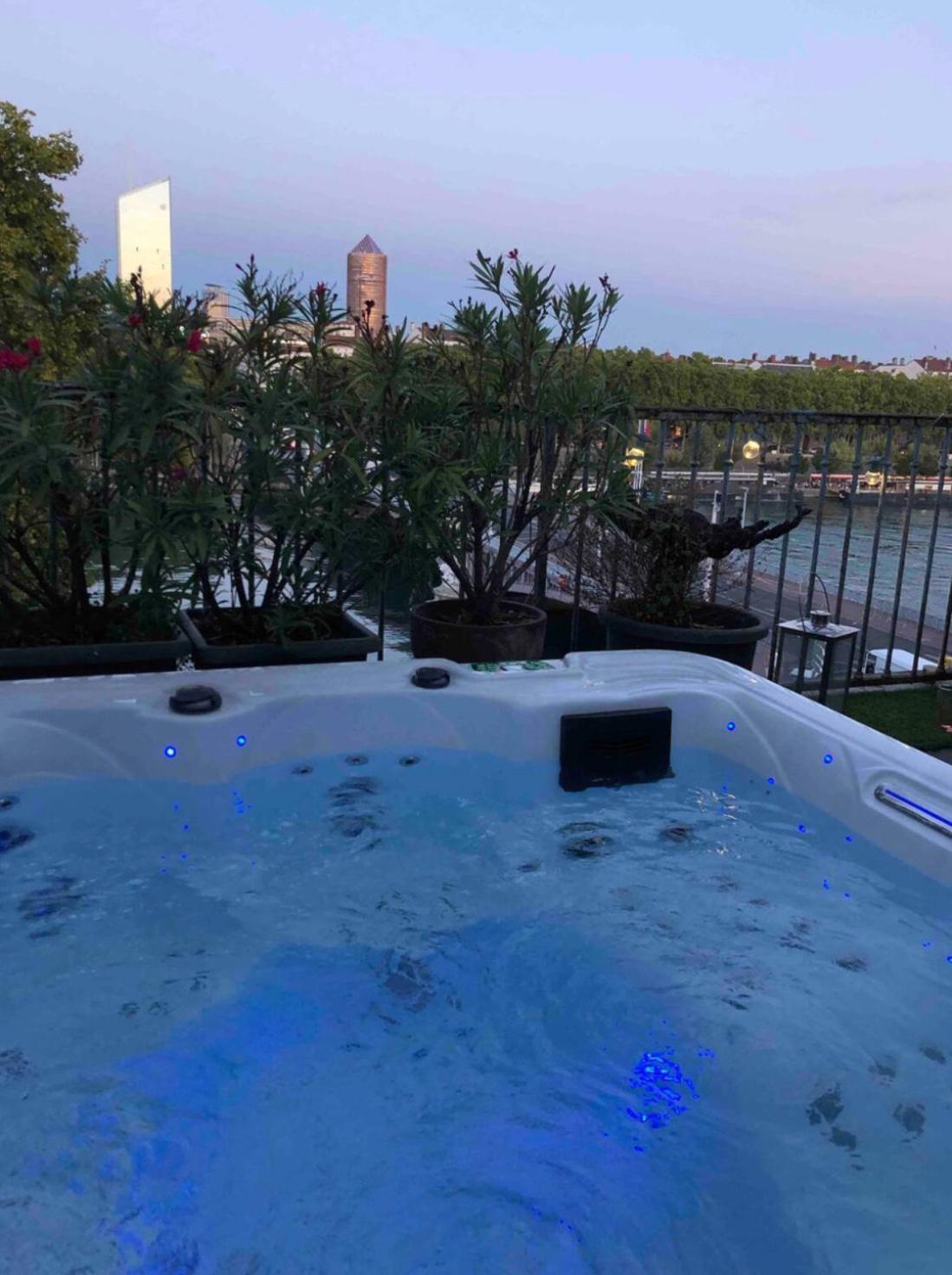 Coeur De Lyon Avec Terrasse Et Jacuzzi Lägenhet Exteriör bild